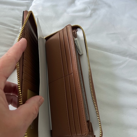 Michael Kors leather wallet - Picture 5 of 8